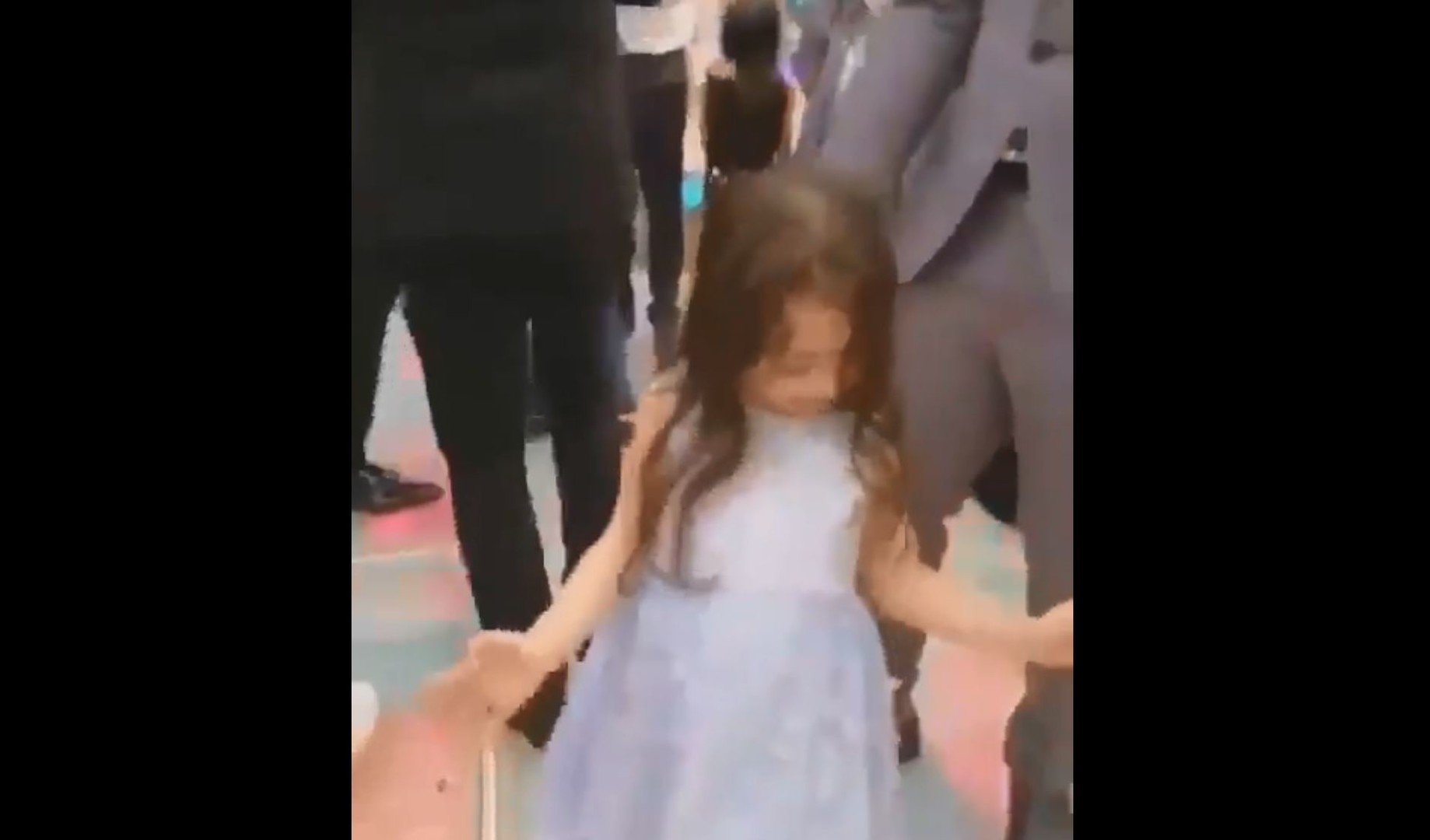 رقصة ابنة محمد صلاح تخطف الأضواء في حفل زفاف بمصر