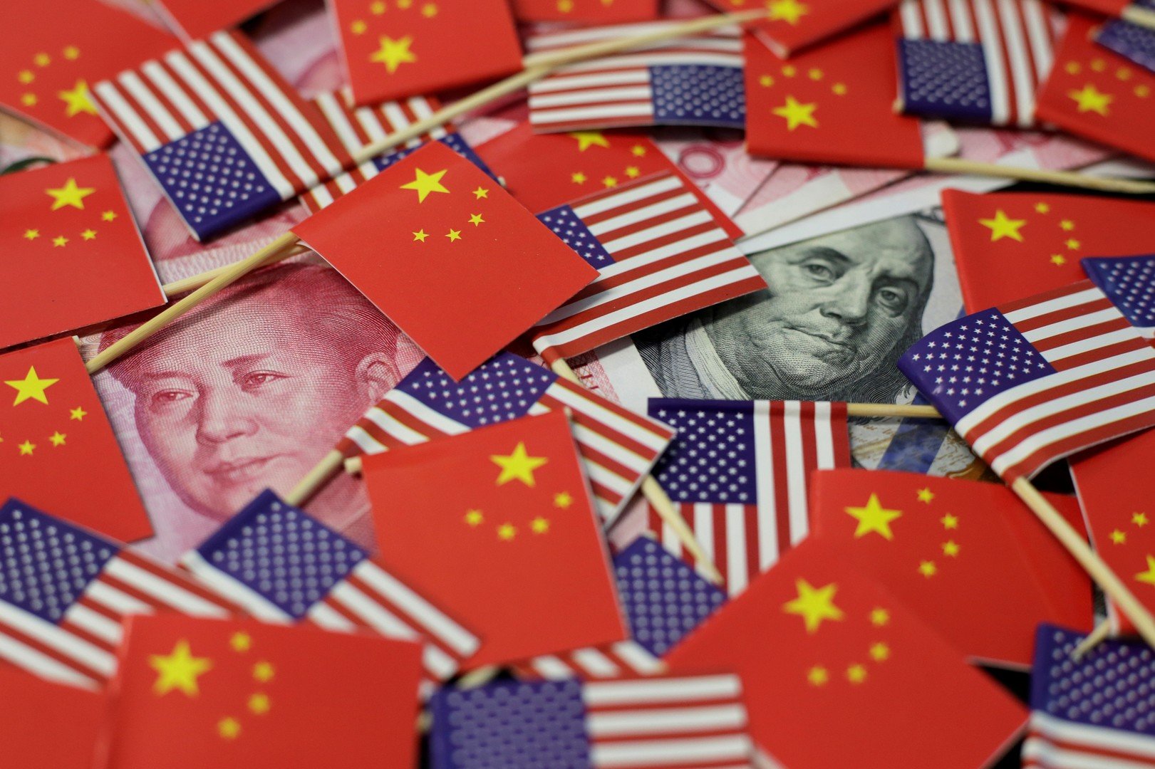 الصين تفرض عقوبات على شركات أمريكية 
