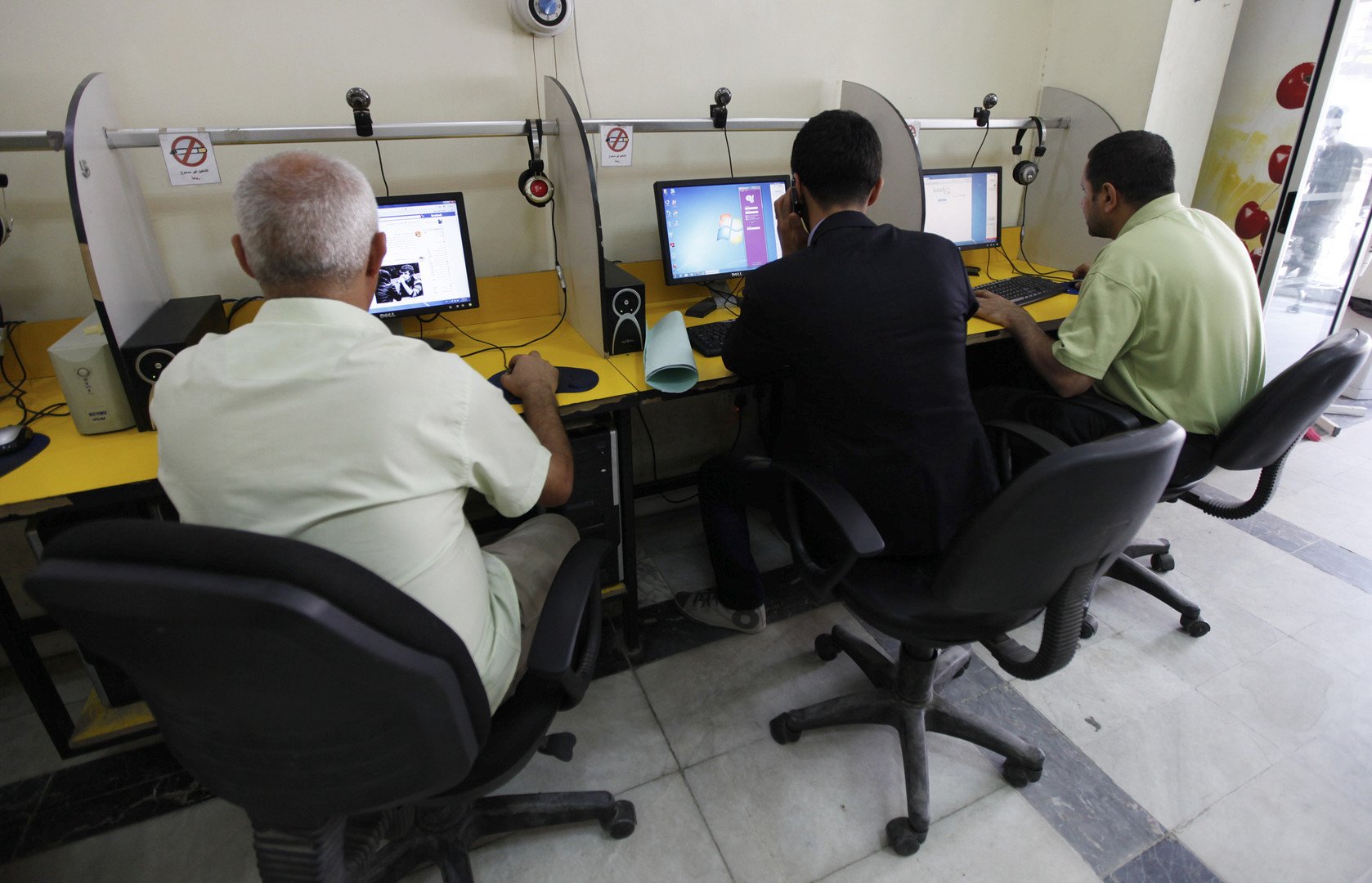 خبيرة لـRT: خدمة الإنترنت في العراق مهددة بالانتهاء خلال عامين