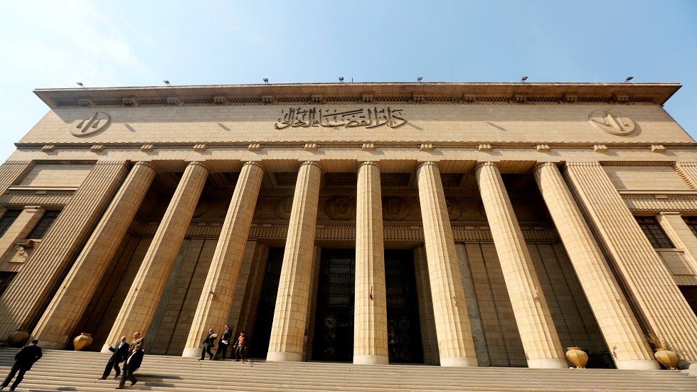 حبس نائب مصري تلقى رشاوى مقابل إصدار تراخيص لبناء قبور