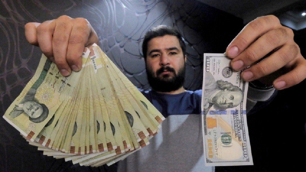 الريال الإيراني يتعافى أمام الدولار بنسبة 21%
