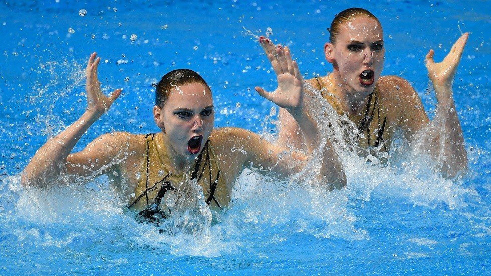 روسيا تحرز ذهبية ثنائي السباحة المتزامنة في بطولة العالم (فيديو)