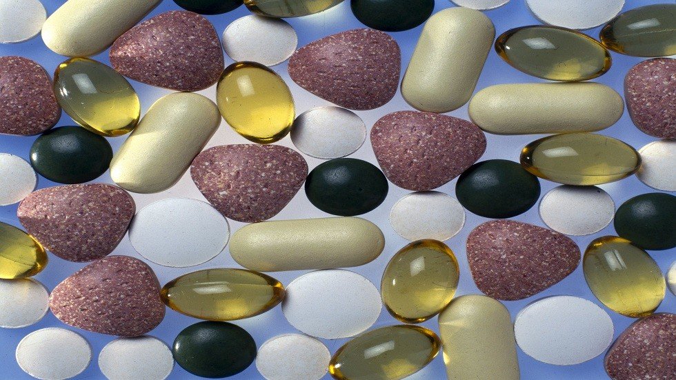 ما مدى فائدة ومضار الفيتامينات والمكملات البيولوجية للجسم؟
