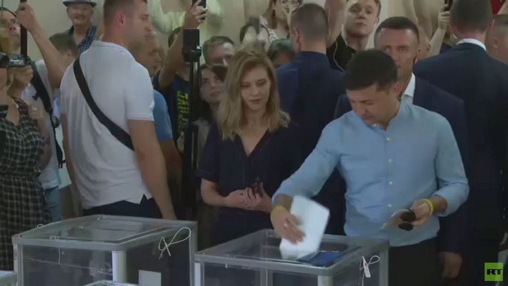 انطلاق الانتخابات البرلمانية المبكرة في أوكرانيا