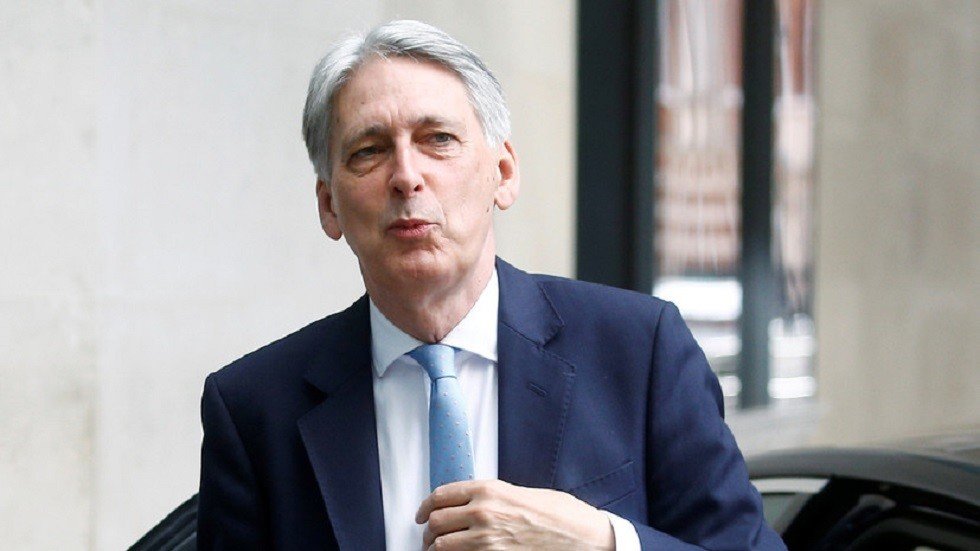 وزير المالية البريطاني يستبق جونسون ويعلن استقالته