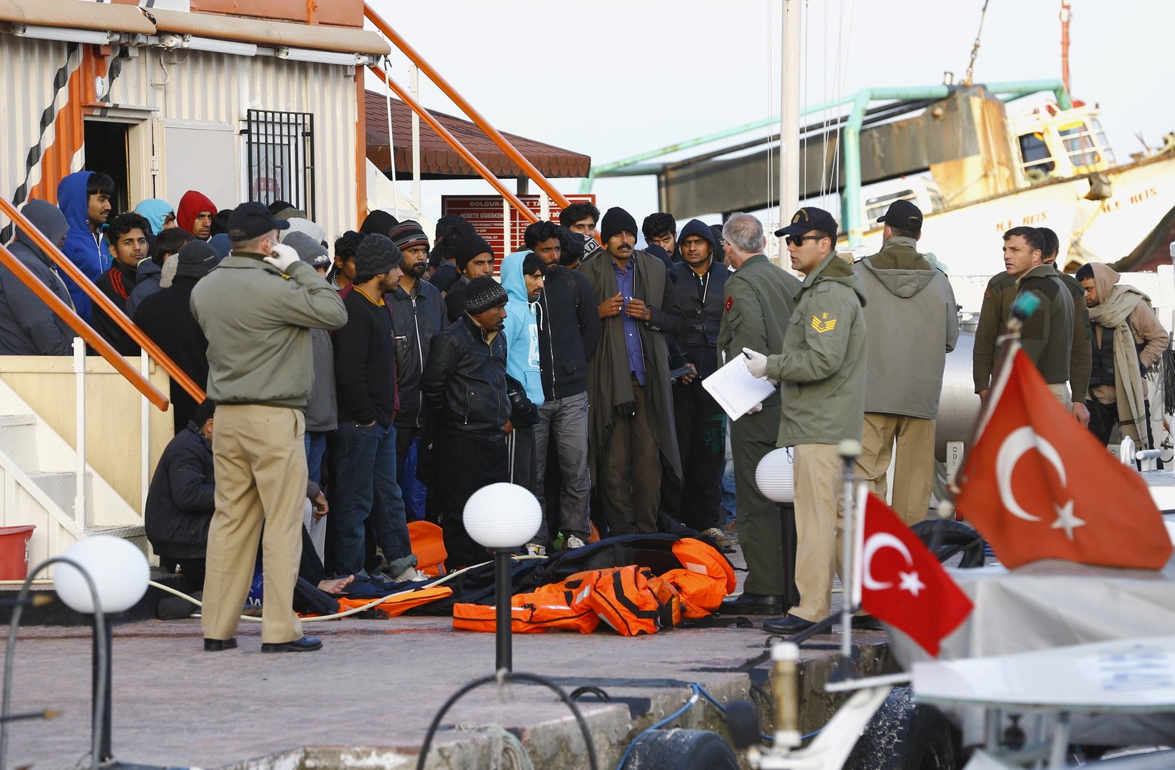 وزير الداخلية التركي: لو فتحتا حدودنا أمام المهاجرين لن تصمد حكومات أوروبا 6 أشهر!