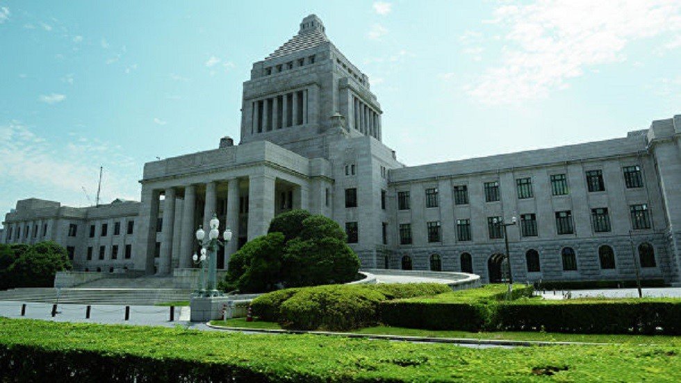 الائتلاف الحاكم في اليابان يتصدر انتخابات 