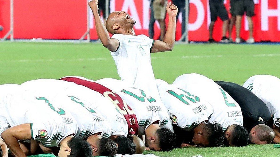 نجم منتخب الجزائر يصل قطر للانضمام للريان (فيديو)