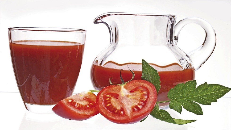 ماذا يحصل عند تناول عصير الطماطم يوميا؟