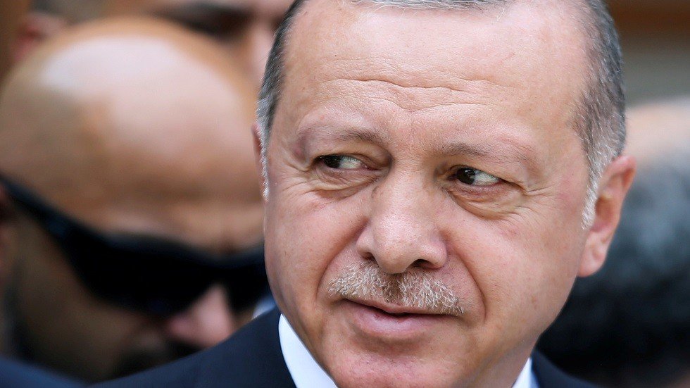 مستشار أردوغان ينفي شائعة وفاته