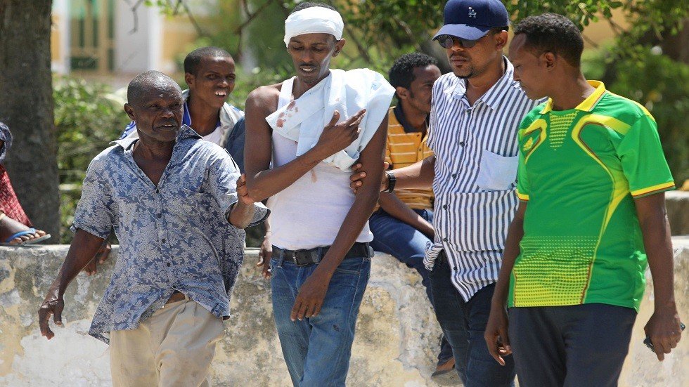 مقتل 6 أشخاص وإصابة عمدة مقديشو في انفجار بالصومال.. و