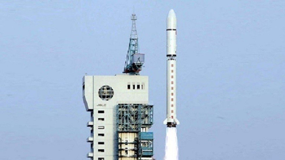 صاروخ صيني خاص يطلق قمرين صناعيين علميين