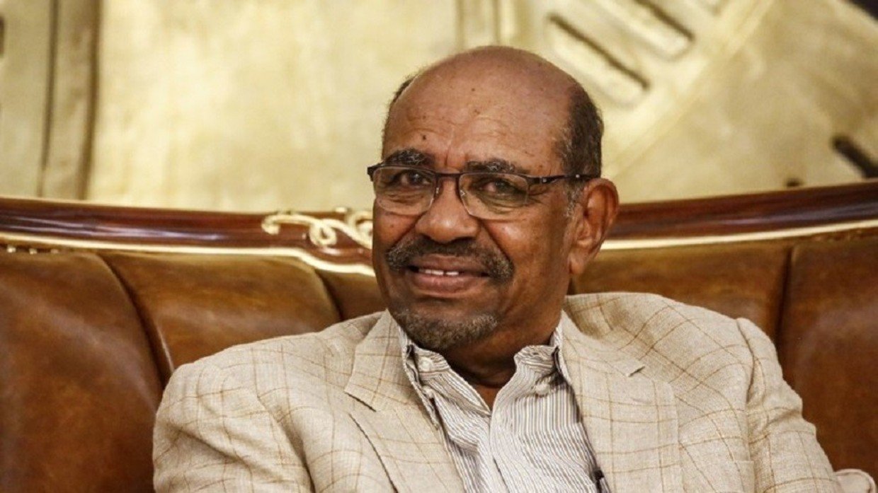 وفاة والدة الرئيس السوداني المعزول عمر البشير