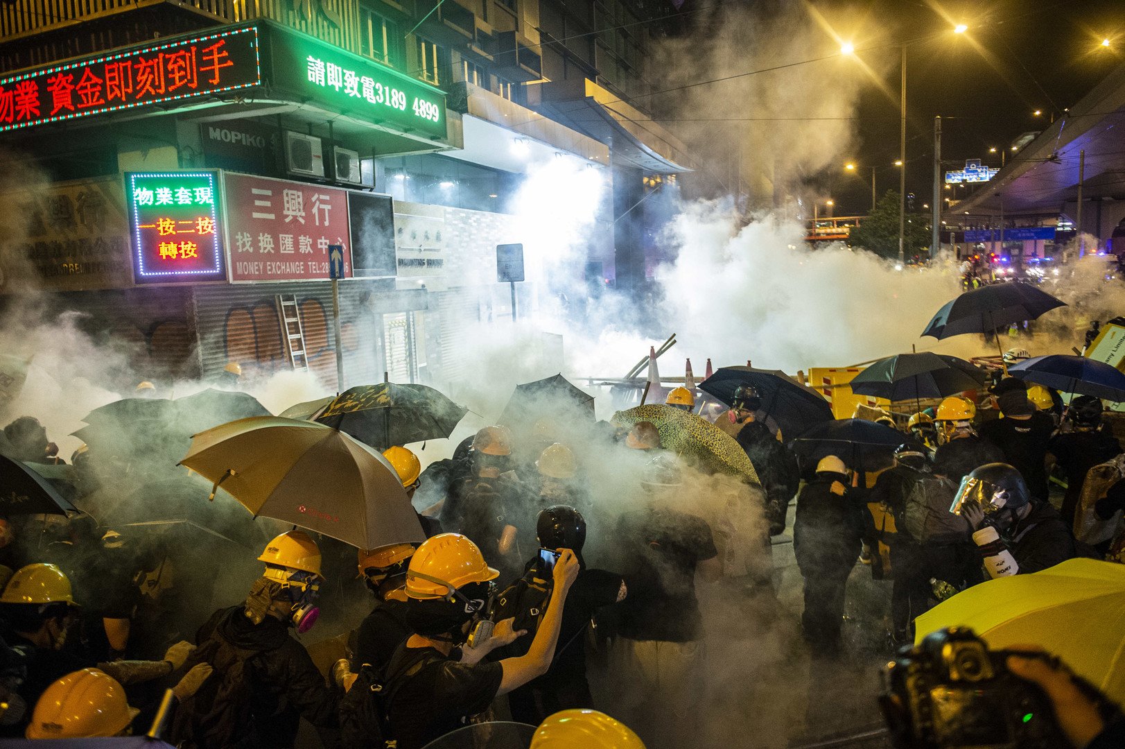 طلاء وقضبان- أسلحة الطبقة الوسطى في هونغ كونغ