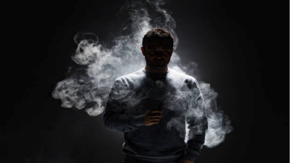 دراسة مثيرة تكشف عن مواد سامة خطيرة تنتجها السجائر الإلكترونية!