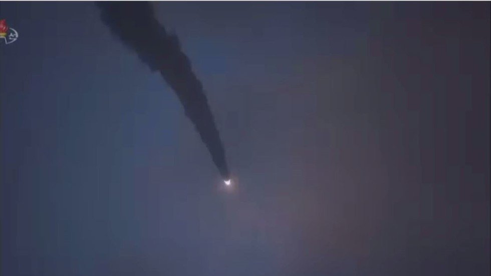 كوريا الشمالية تطلق رسالة صاروخية باتجاه ترامب