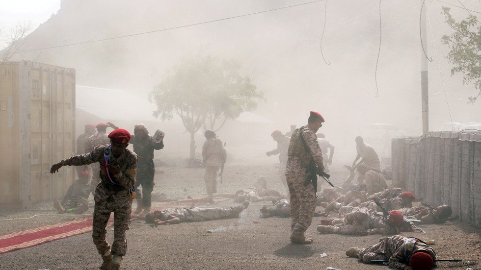 السعودية وحكومة هادي تحملان إيران المسؤولية عن هجومي عدن