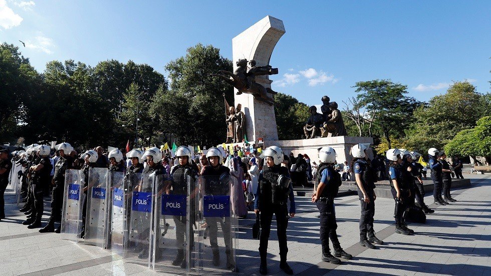 إسطنبول: نقل أكثر من 12 ألف مهاجر إلى مراكز ترحيل