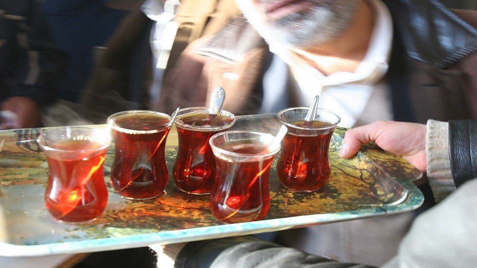 فوائد وميزات الشاي الأسود