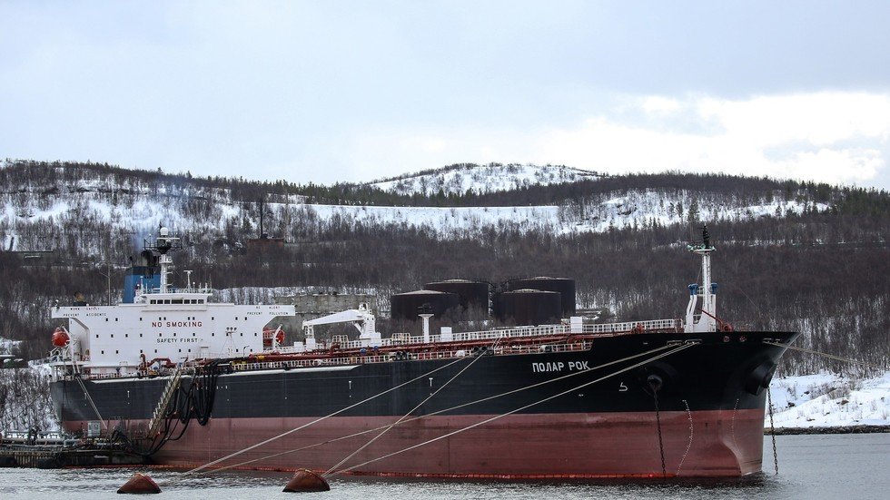 الولايات المتحدة مجبرة على استيراد النفط من روسيا