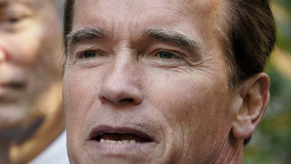 أرنولد شوارزنيغر يوجه نقدا لاذعا لترامب