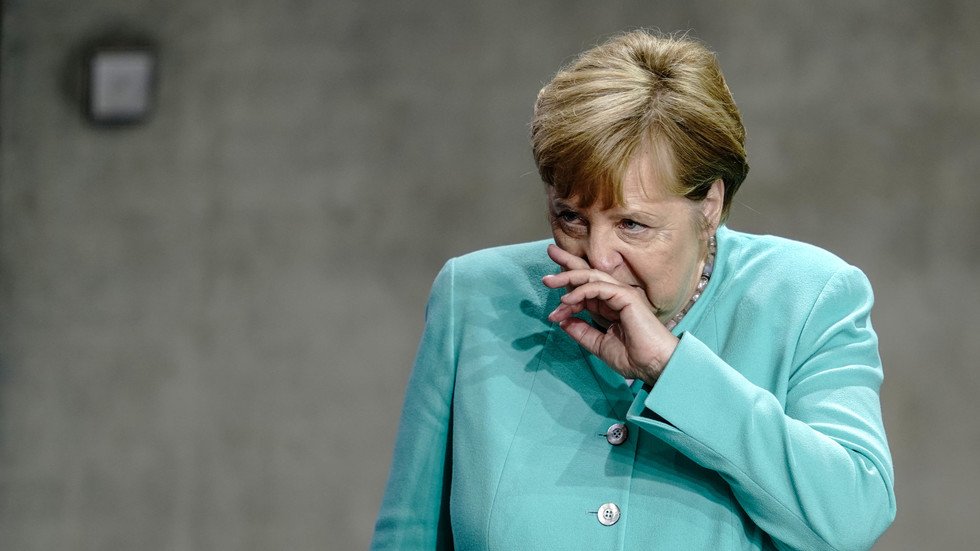 الولايات المتحدة تنهال على ميركل بالنقد