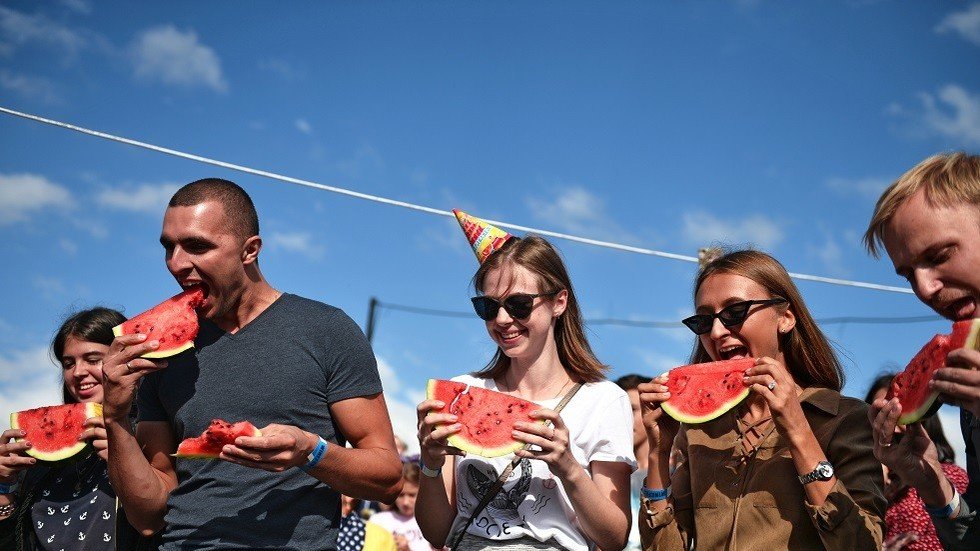 في اليوم العالمي للبطيخ.. كيف ينتقونه في روسيا؟