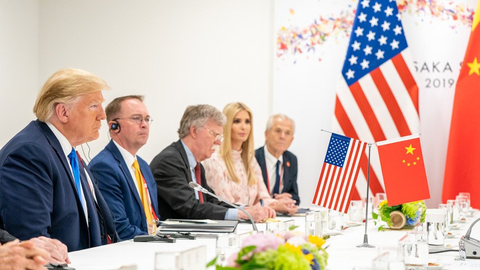 ترامب يقوم بخطوة ثمنها باهظ ضد الصين