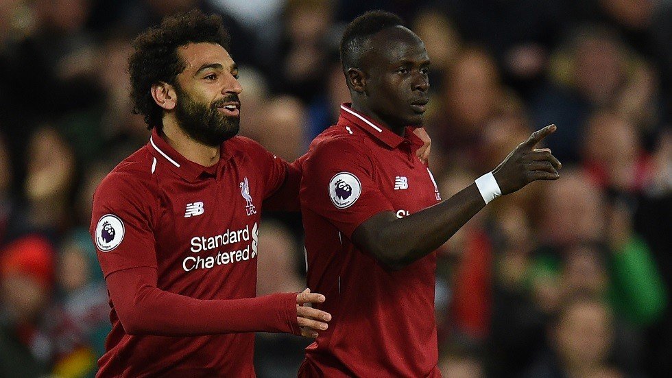 شاهد.. استقبال حار لنجم ليفربول ويورغن كلوب يستقبله بالأحضان