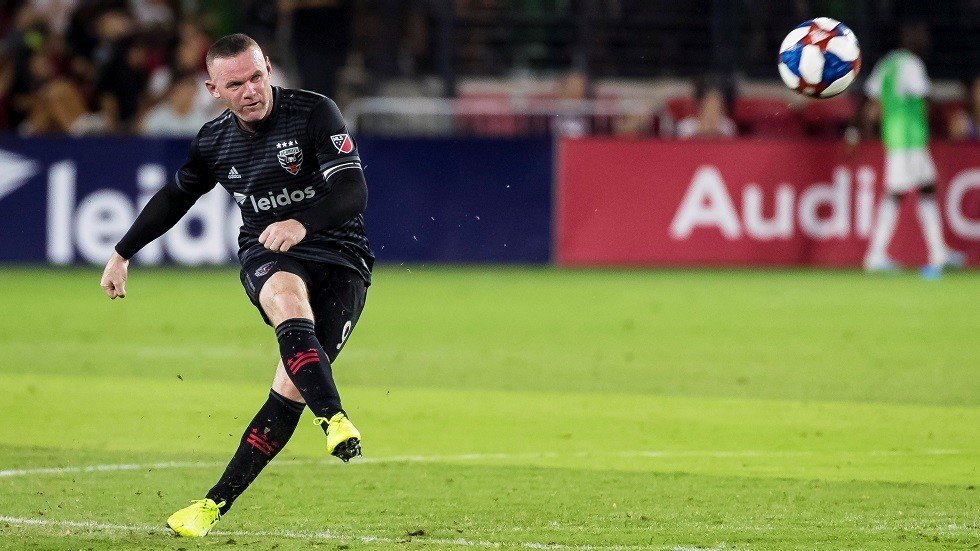 رسميا.. روني يعود للدوري الإنجليزي بكرة القدم كلاعب ومدرب