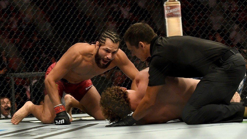 مقاتل يكشف تفاصيل تلقيه أسرع ضربة قاضية في تاريخ (UFC).. فيديو