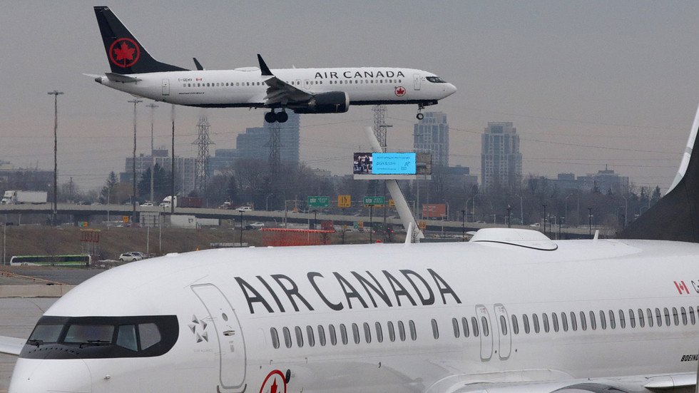حكاية فاطمة مع الطائرة الكندية!