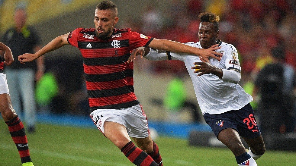 ميلان يحسم صفقة المدافع البرازيلي