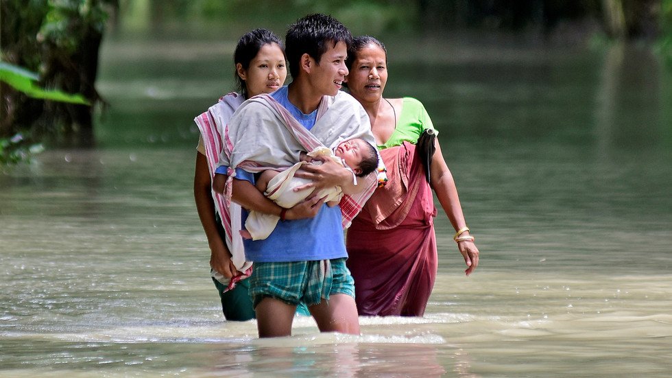 مقتل 16 شخصا وتشرد الآلاف في غرب الهند