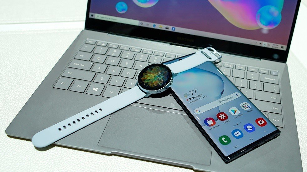 "سامسونغ" تطلق حاسبا متطورا آية في الأناقة