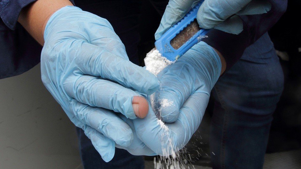 نيوزيلندا.. الشرطة تعثر على كوكايين بقيمة 2 مليون دولار على أحد الشواطئ (صور)