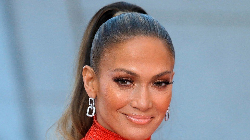 وزير فلسطيني يوجه رسالة شديدة اللهجة لجنيفر لوبيز