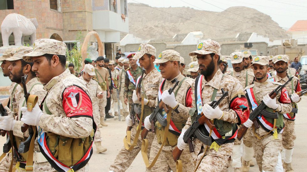 قوات الحزام الأمني تسيطر على القاعدة الإدارية والأمانة العامة لرئاسة الوزراء في عدن