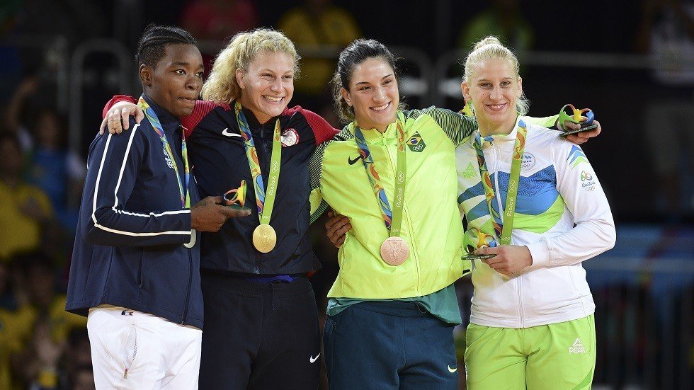 مقاتلة أمريكية تقارن نفسها بحبيب