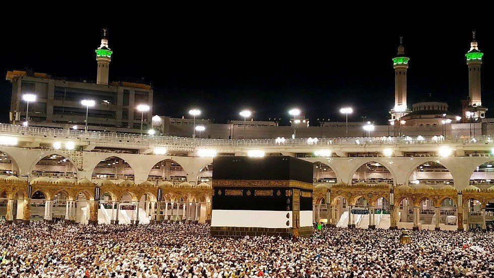 3 نجمات مصريات يؤدين مناسك الحج (صورة)