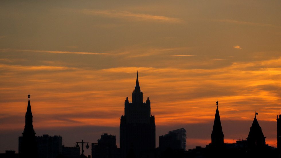 "فيتش" تعيد رفع تصنيف روسيا الائتماني إلى مستوى عام 2014