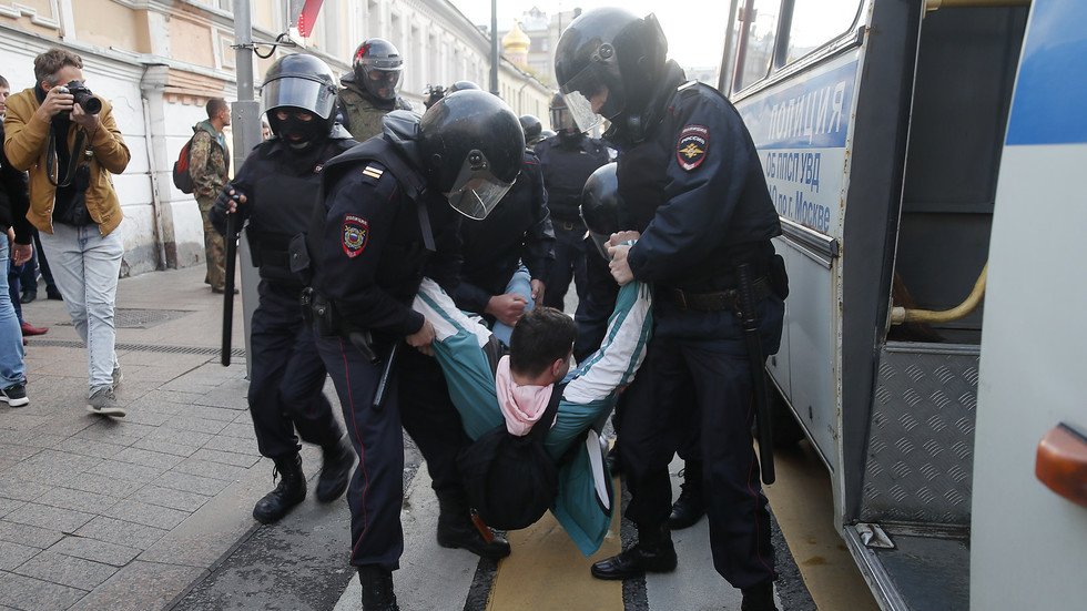 توقيف 136 شخصا شاركوا في مظاهرة في قلب موسكو