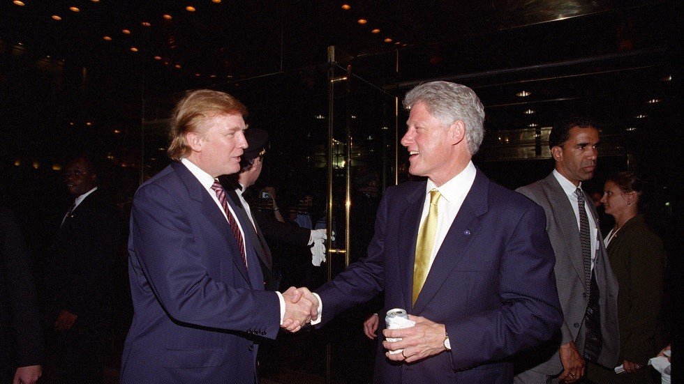 ترامب يلمح لعلاقة كلينتون بموت الملياردير إبشتاين