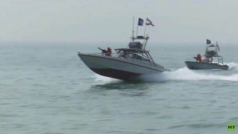 قائد البحرية الإيرانية: قادرون على احتجاز أي سفينة في أي وقت حتى وإن رافقتها سفن بريطانية وأمريكية