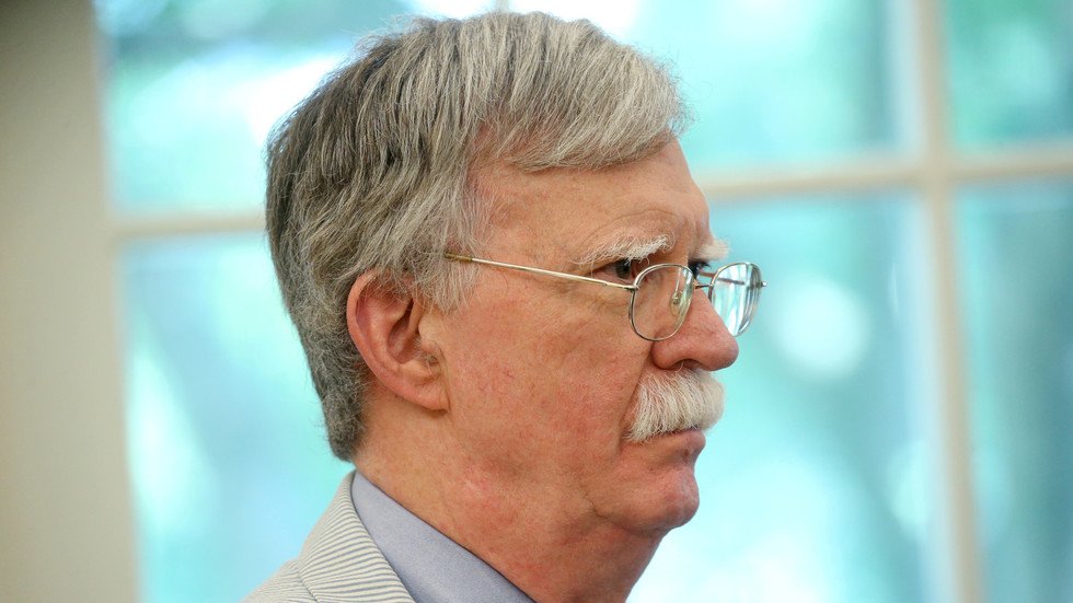 بولتون ينقل رسالة من ترامب إلى البريطانيين بشأن "بريكست"