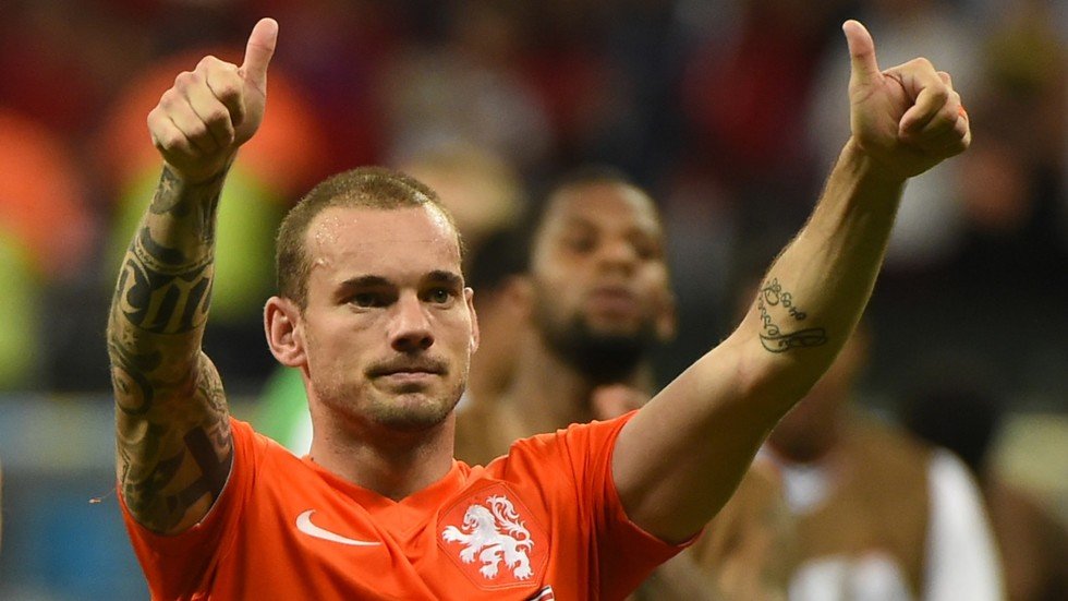 الهولندي شنايدر يعلن اعتزاله كرة القدم