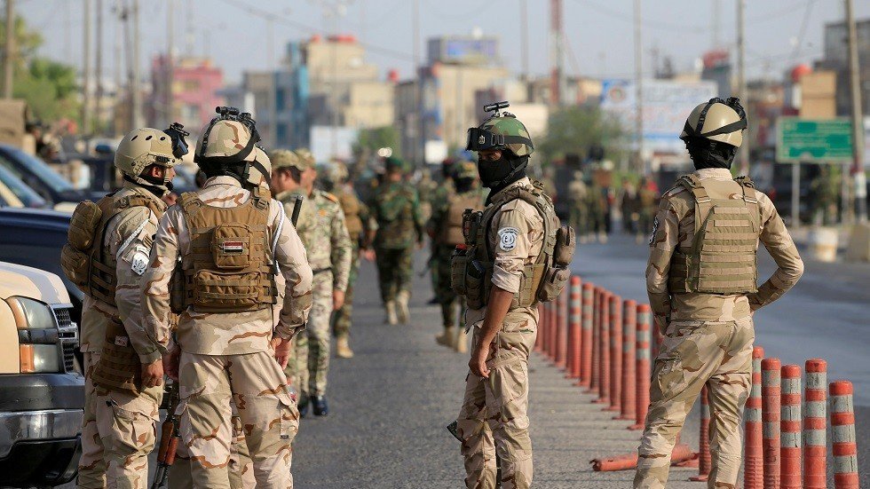 العراق.. نزاع عشائري يتسبب بقطع الطريق بين البصرة وميسان (فيديو)