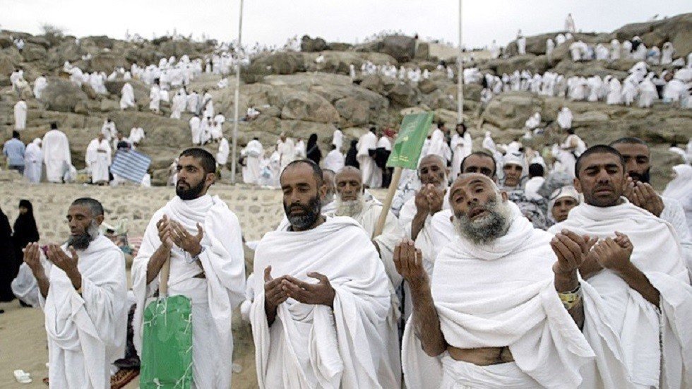 السعودية: عدد الحجاج هذا العام تجاوز 2.4 مليون شخص وانخفض عدد المخالفين منهم بنسبة 29%