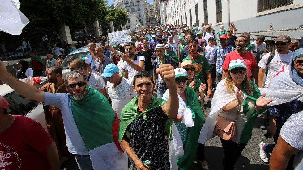 رغم العطلة.. طلاب جزائريون يتظاهرون للأسبوع الـ 25 على التوالي (فيديو)