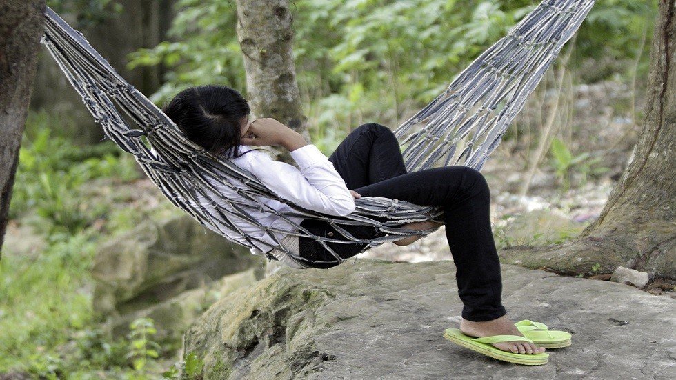 "الطفلة المسنة".. كمبودية بعمر 10 أعوام (صور + فيديو)